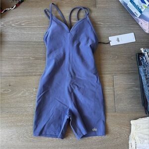 Alo yoga ALOSOFT SUNSOUT ONESIE BIKER. PLUS. ONESIE.